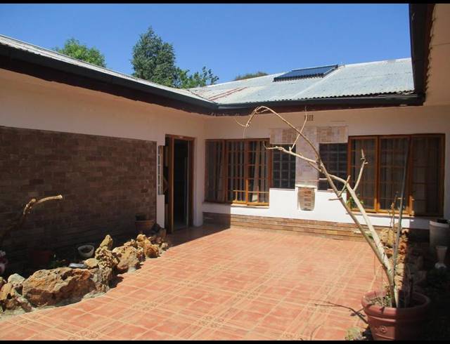 4 BEDROOM HOUSE FOR SALE IN HOSPITAALPARK